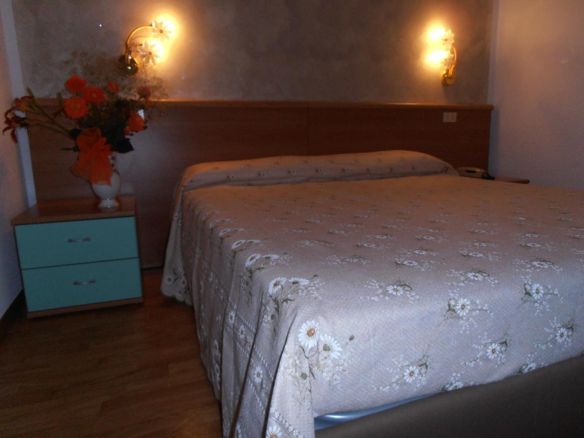 Locanda Ridevert Hotel Тионе ди Тренто Стая снимка